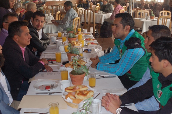 Aspectos del desayuno con las autoridades del Edo. de México