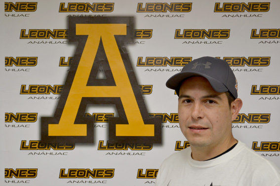 Coach Marco Antonio Contreras (Kevin)