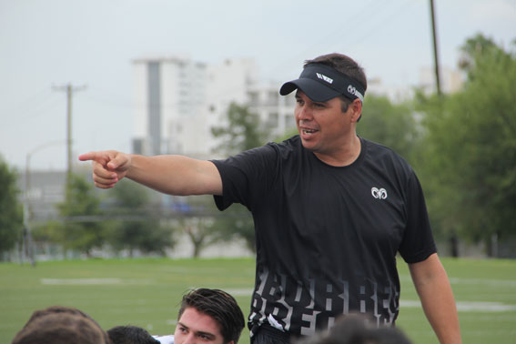 Carlos Altamirano pule los detalles en el entrenamiento