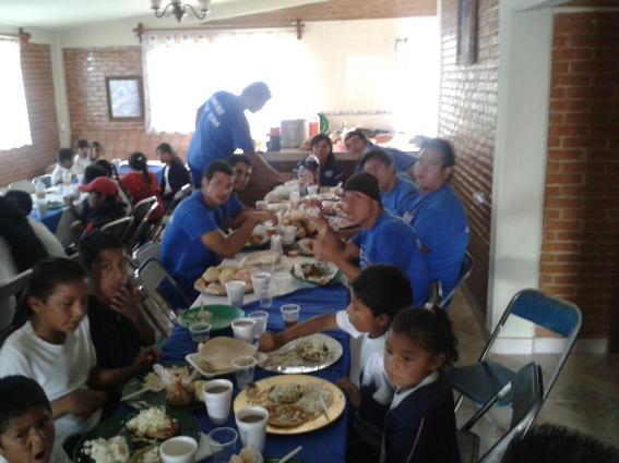 Comparten los Borregos Puebla con niños poblanos