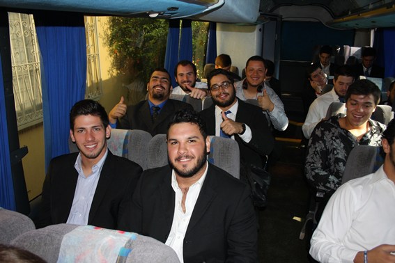 Jugadores de Borregos Monterrey al emprender el viaje