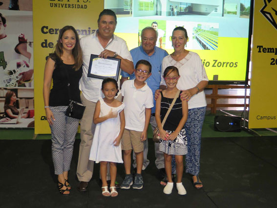 El Ing. Fernando Fontes y su familia