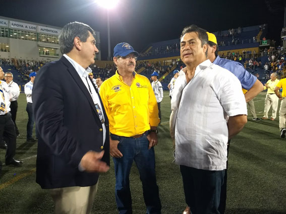 El gobernador Jaime Rodríguez con los dos rectores